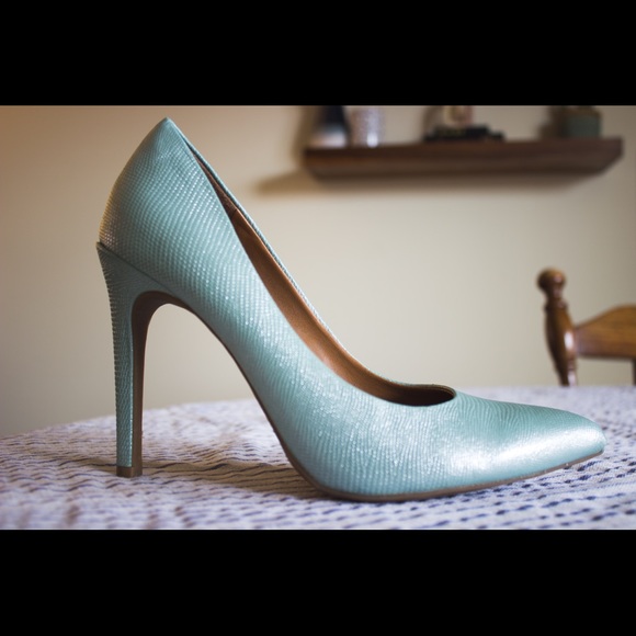 Teal Cosmopolitan Heels - Picture 4 of 8